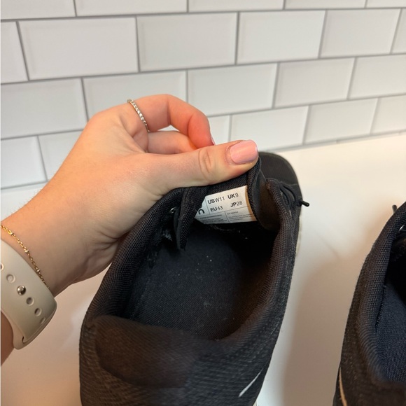 On Running Women’s Black and White Running Shoes - Picture 3 of 6